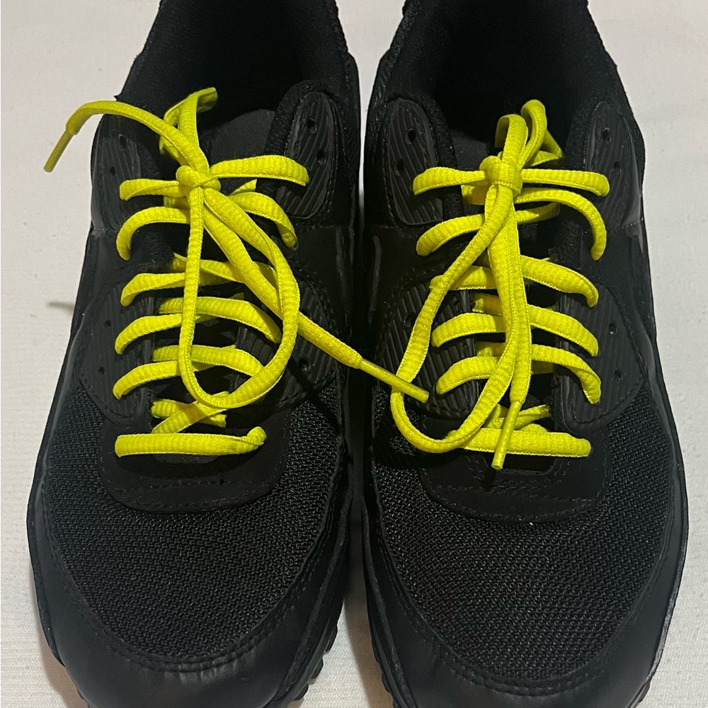 Nike Air Max 90 Black Sneakers Size 7.5 Men’s (Boys)